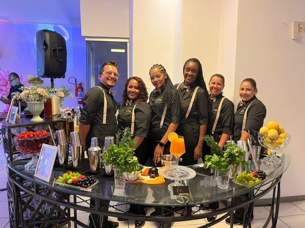 equipe de bartender dilas drinks