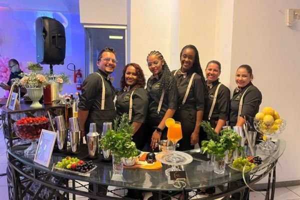 foto dos especialistas em mixologia da dilas drinks
